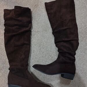 Elegant Dark Brown Heeled Boots